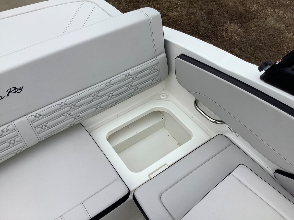 2026 Sea Ray SPX 210 Outboard 13