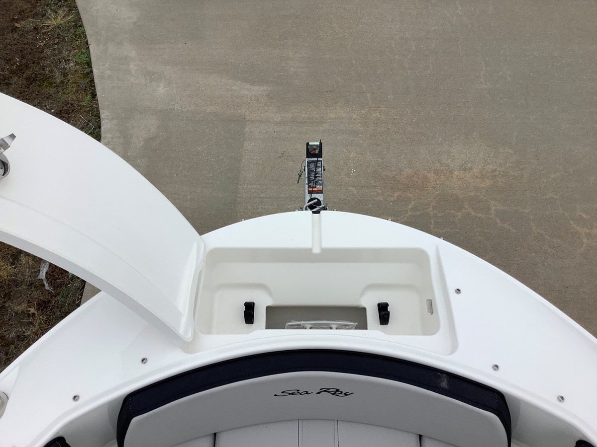 2026 Sea Ray SPX 210 Outboard 22
