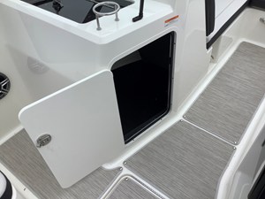 2026 Sea Ray SPX 210 Outboard 18