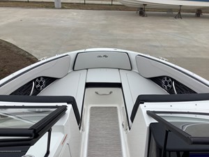 2026 Sea Ray SPX 210 Outboard 19