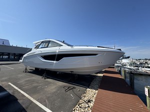 Cruisers Yachts 42 GLS Outboard 0 2027 Cruisers Yachts 42 GLS Outboard 1