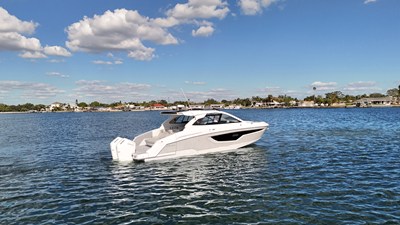 Cruisers Yachts 42 GLS Outboard 2 2027 Cruisers Yachts 42 GLS Outboard 3