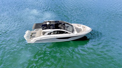 Cruisers Yachts 42 GLS Outboard 3 2027 Cruisers Yachts 42 GLS Outboard 4