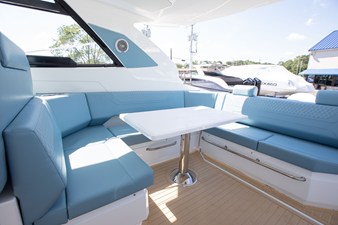 Cruisers Yachts 42 GLS Outboard 19 2027 Cruisers Yachts 42 GLS Outboard 20