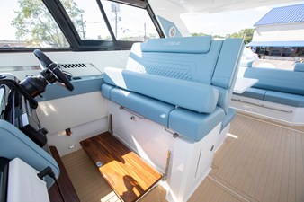 Cruisers Yachts 42 GLS Outboard 26 2027 Cruisers Yachts 42 GLS Outboard 27