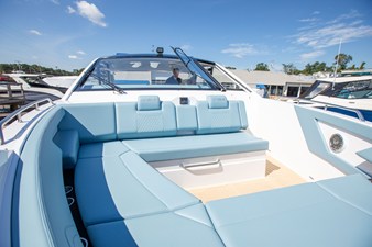 Cruisers Yachts 42 GLS Outboard 45 2027 Cruisers Yachts 42 GLS Outboard 46