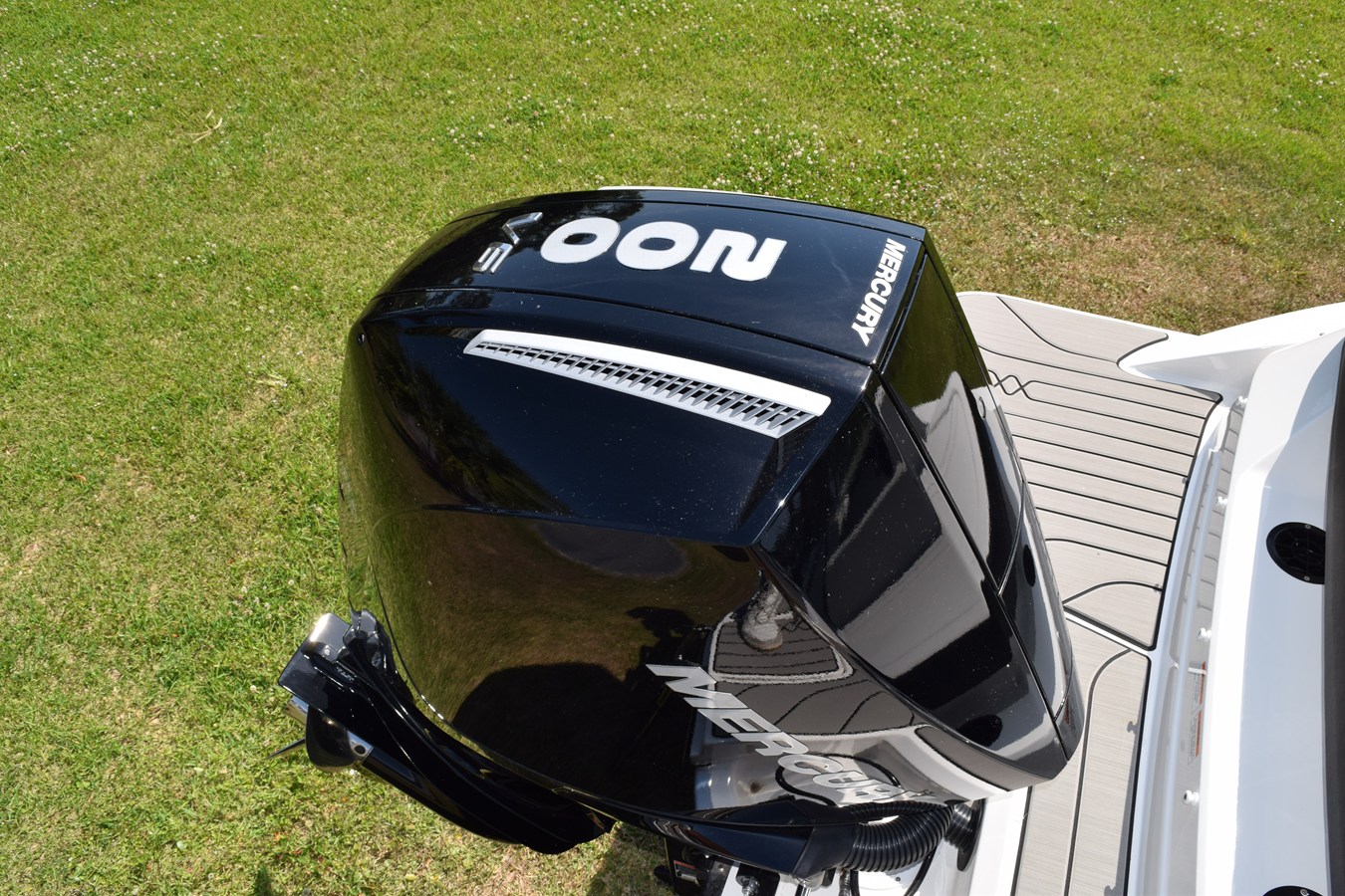 2026 Sea Ray SPX 210 Outboard 3