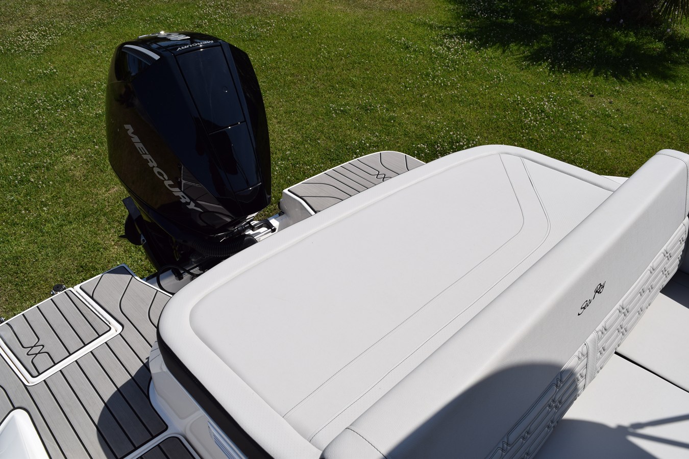 2026 Sea Ray SPX 210 Outboard 5