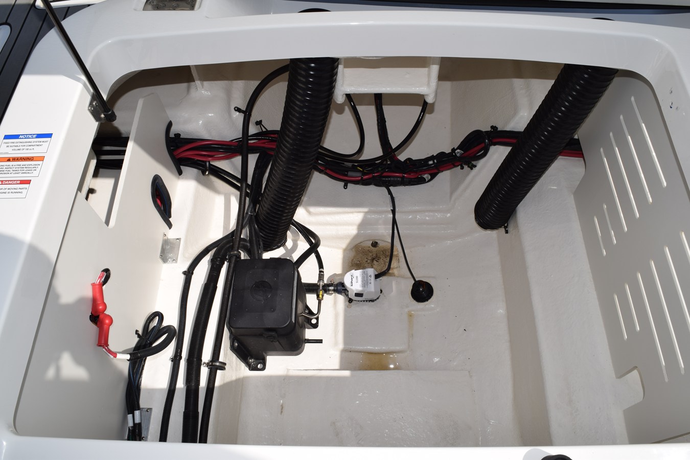 2026 Sea Ray SPX 210 Outboard 6