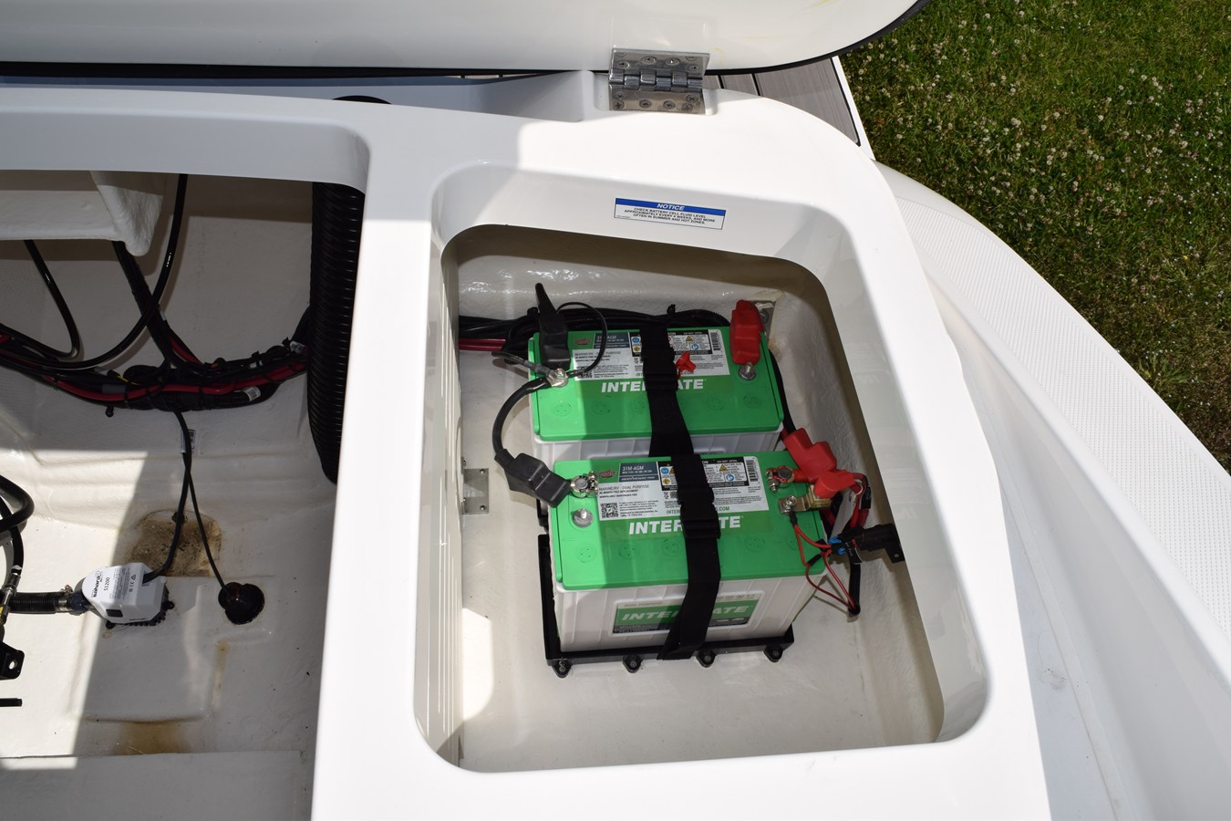 2026 Sea Ray SPX 210 Outboard 7