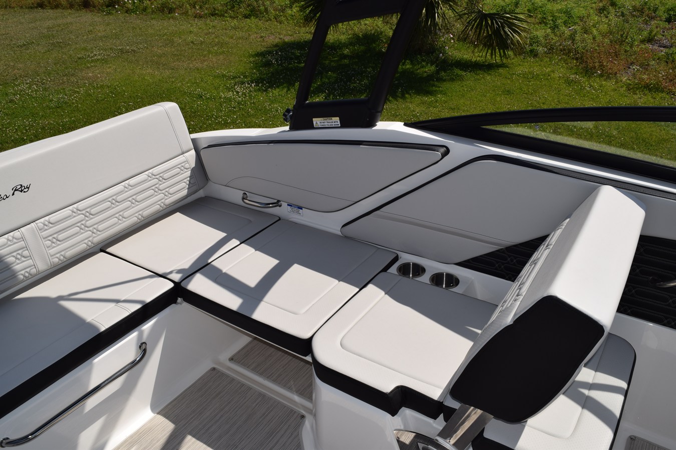 2026 Sea Ray SPX 210 Outboard 10