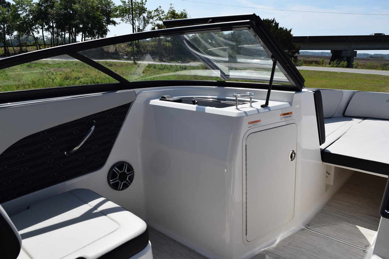 2026 Sea Ray SPX 210 Outboard 12