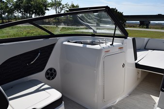2026 Sea Ray SPX 210 Outboard 12