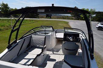 2026 Sea Ray SPX 210 Outboard 14