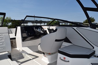 2026 Sea Ray SPX 210 Outboard 15