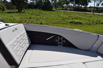 2026 Sea Ray SPX 210 Outboard 18