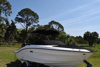 2026 Sea Ray SPX 210 Outboard 26