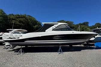 Sea Ray SLX 350 OB 3 2017 Sea Ray SLX 350 OB 4