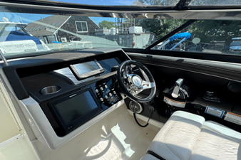 Sea Ray SLX 350 OB 25 2017 Sea Ray SLX 350 OB 26
