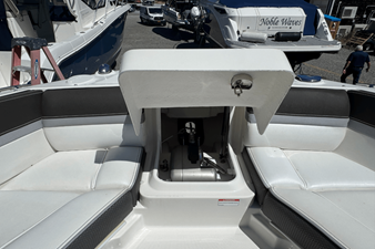 Sea Ray SLX 350 OB 39 2017 Sea Ray SLX 350 OB 40