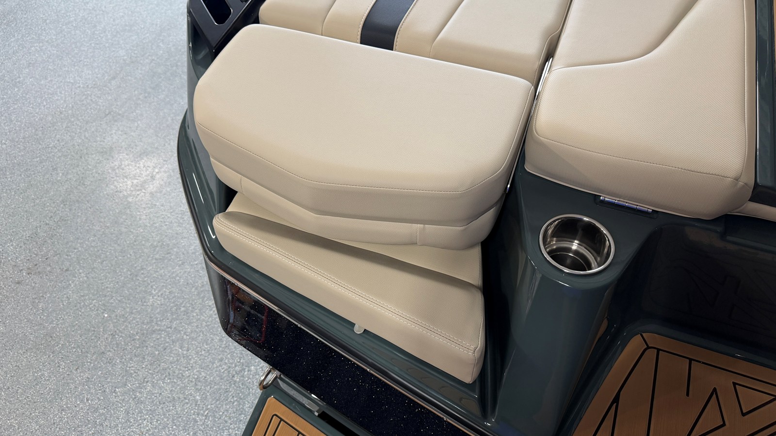 2027 Mastercraft XT24 12