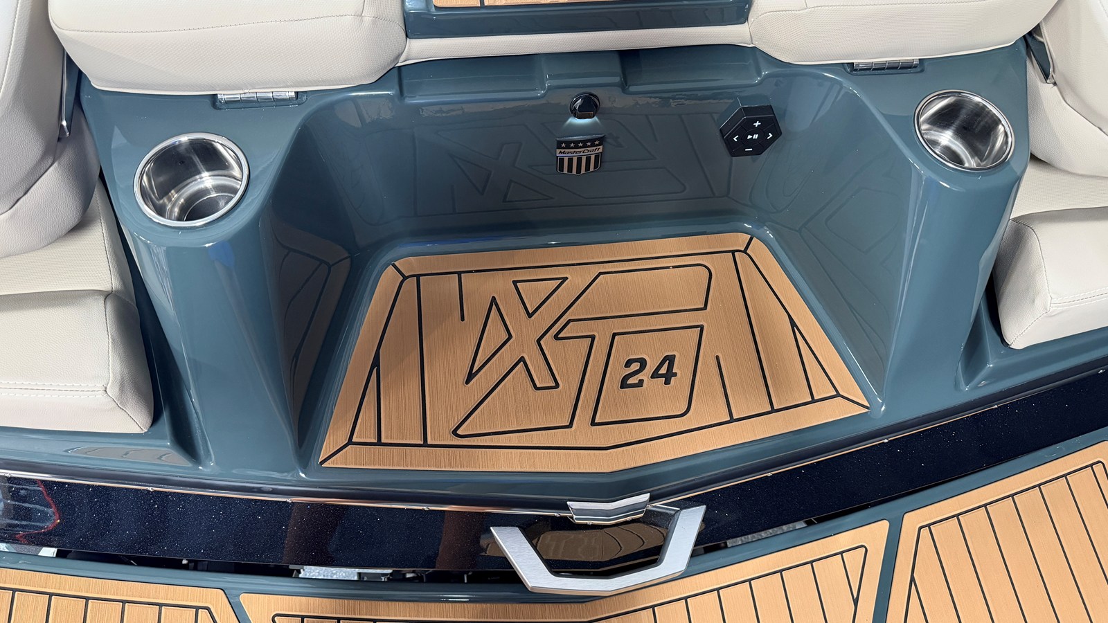2027 Mastercraft XT24 16