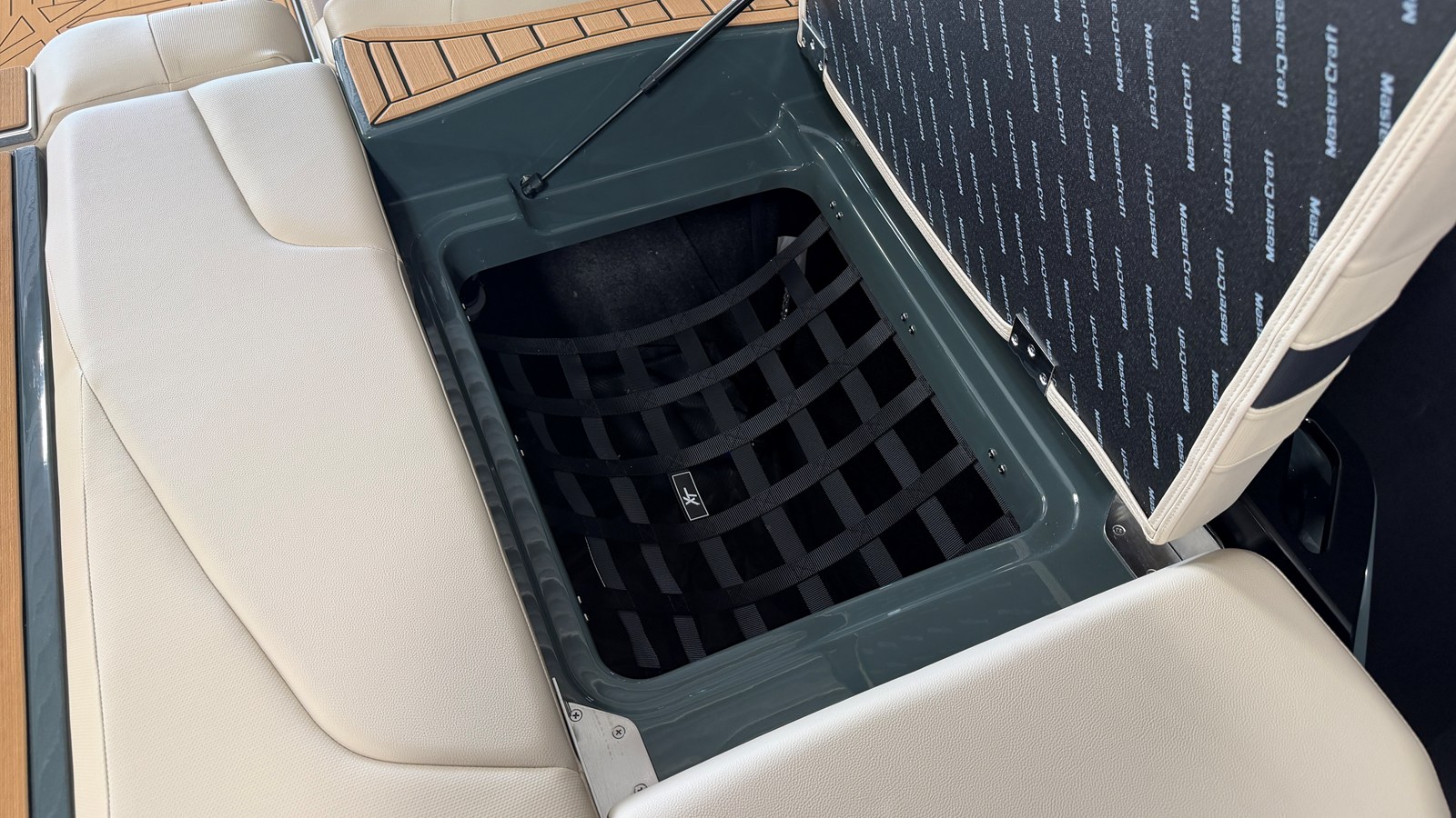 2027 Mastercraft XT24 21