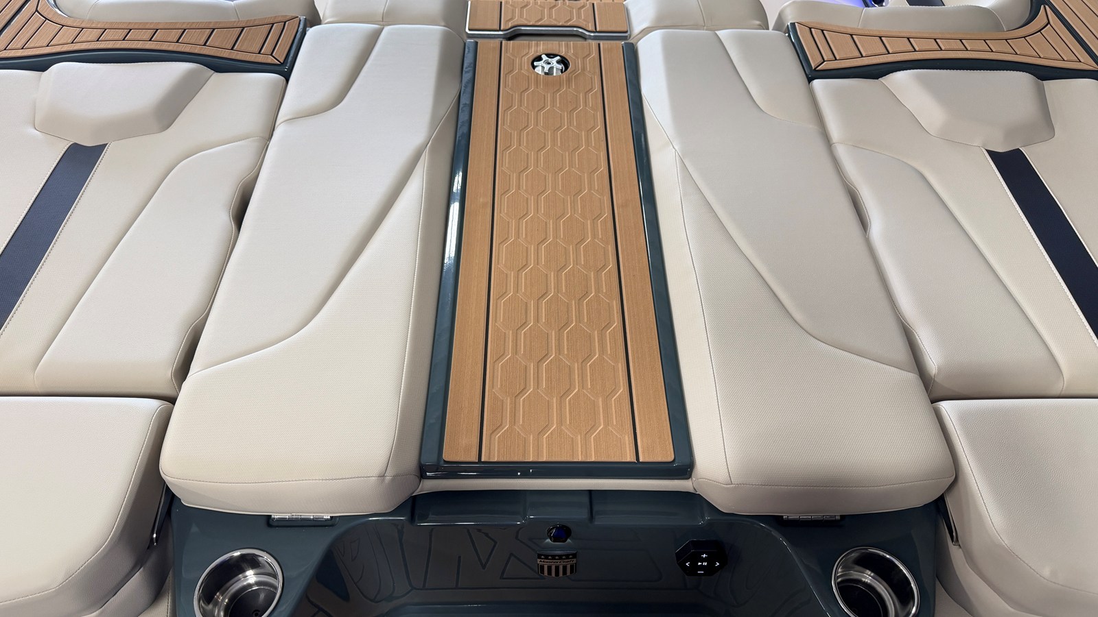 2027 Mastercraft XT24 22