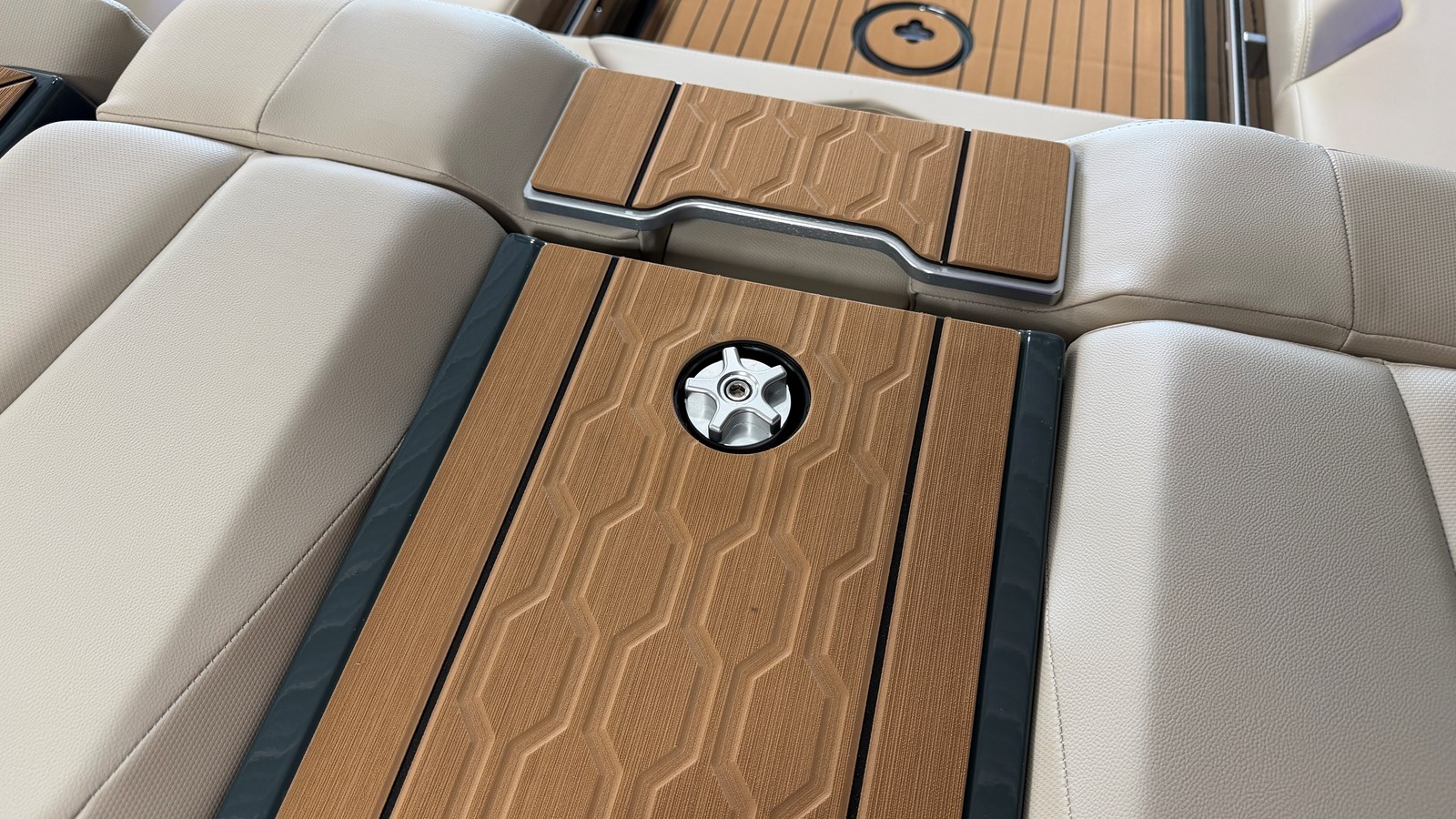 2027 Mastercraft XT24 23