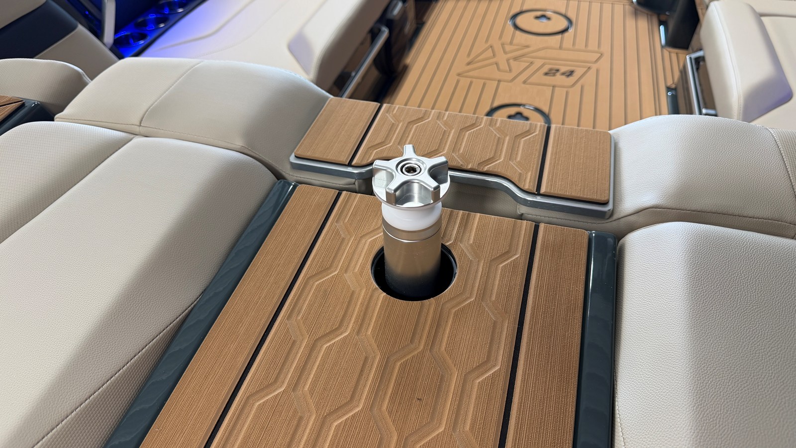 2027 Mastercraft XT24 24