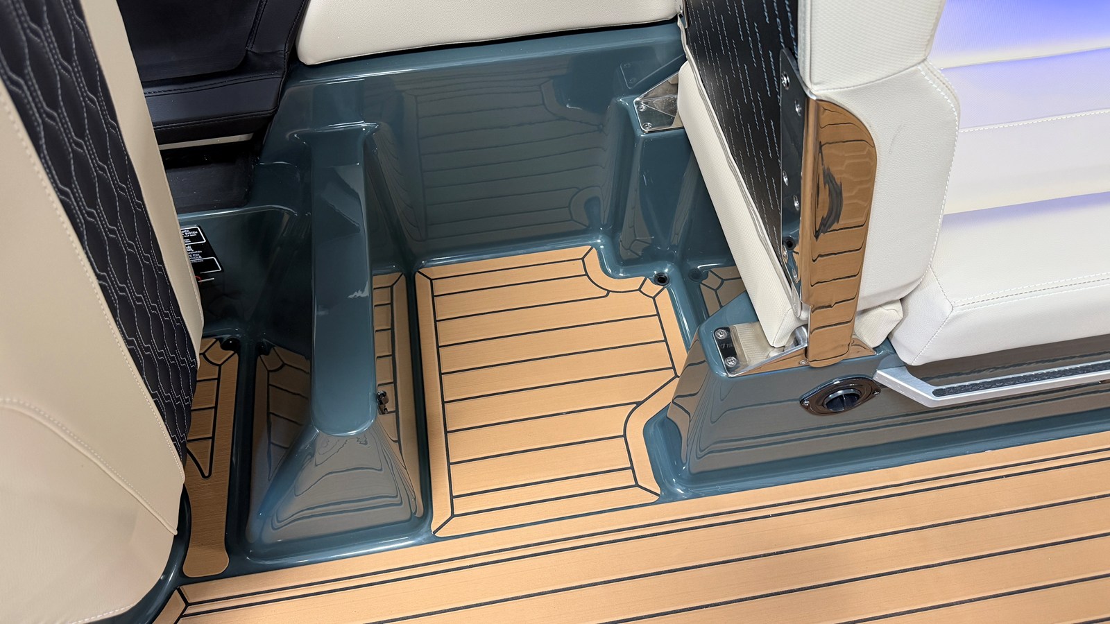 2027 Mastercraft XT24 28