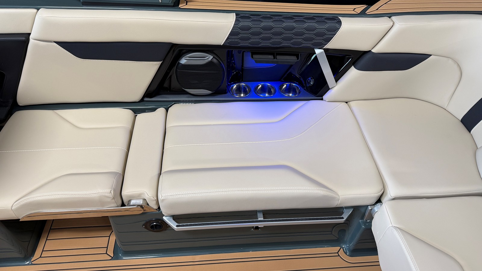 2027 Mastercraft XT24 30