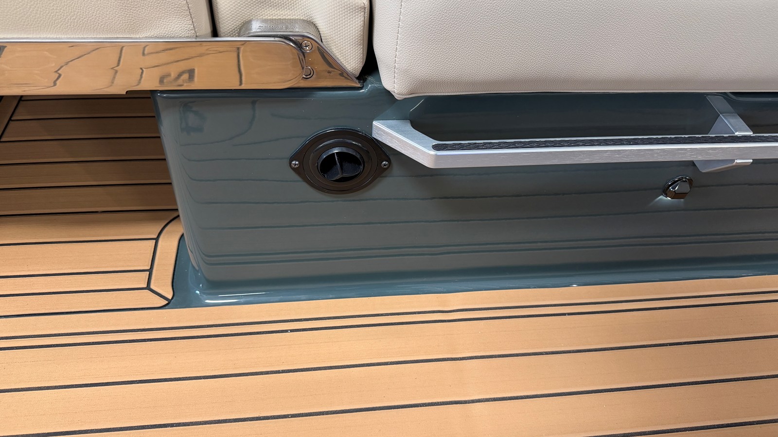 2027 Mastercraft XT24 31