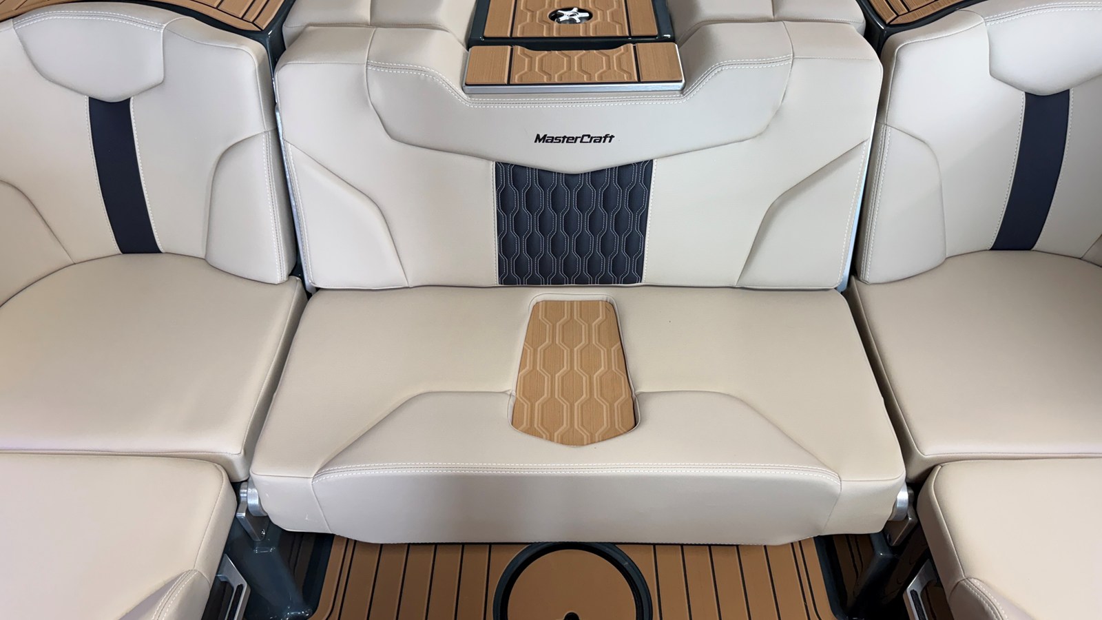 2027 Mastercraft XT24 38