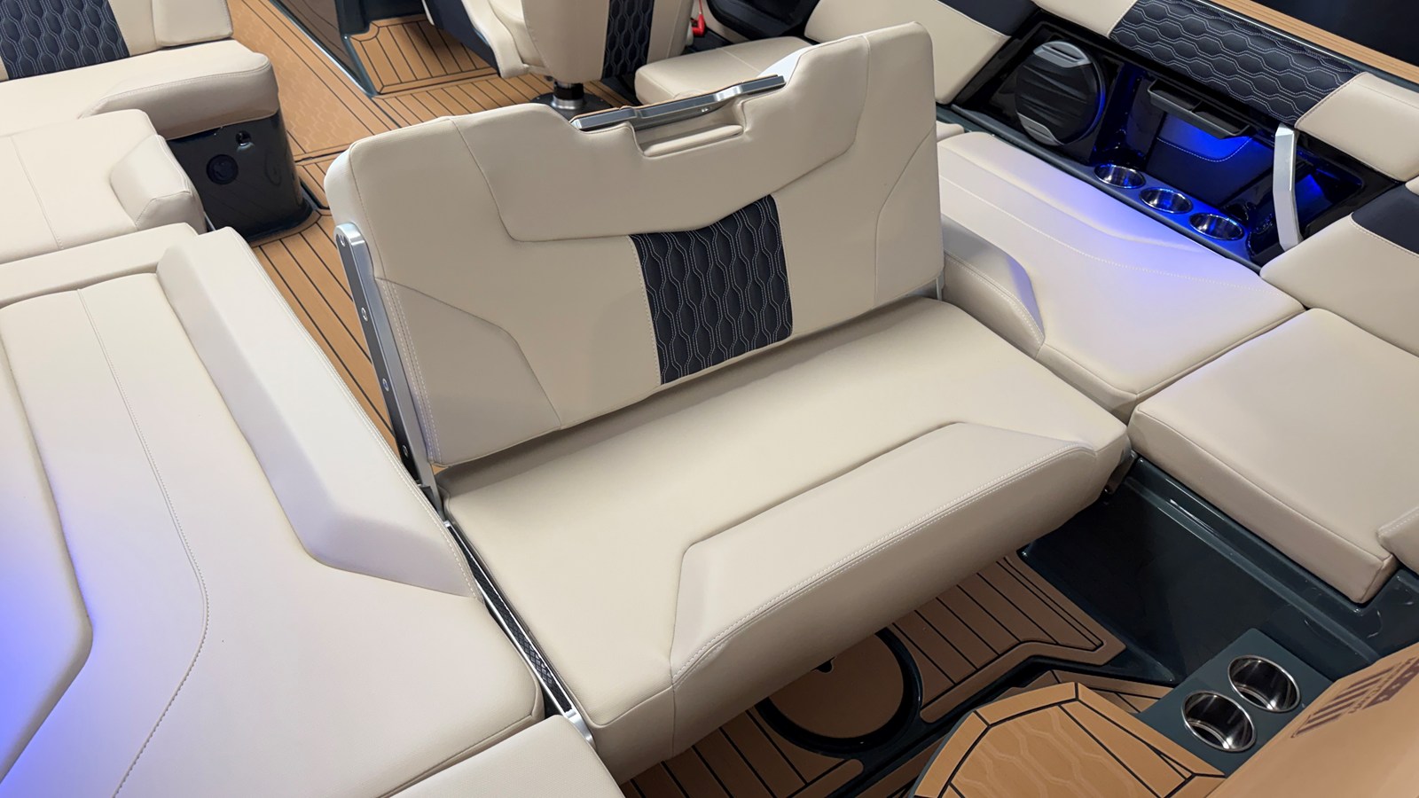 2027 Mastercraft XT24 40