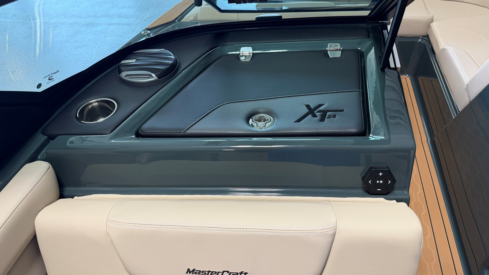 2027 Mastercraft XT24 60