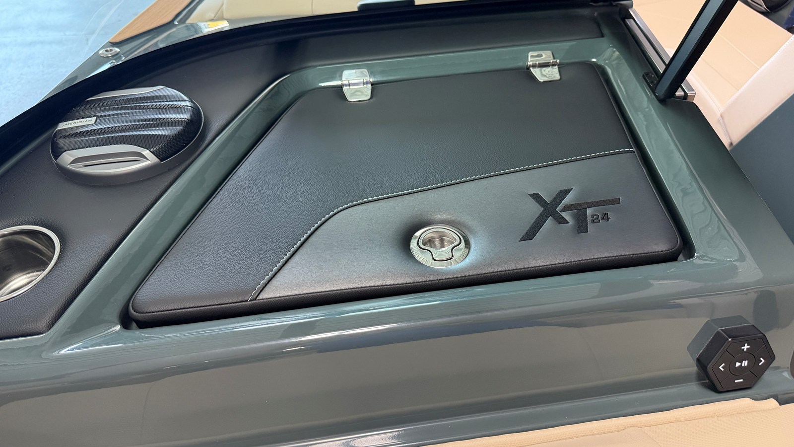 2027 Mastercraft XT24 63