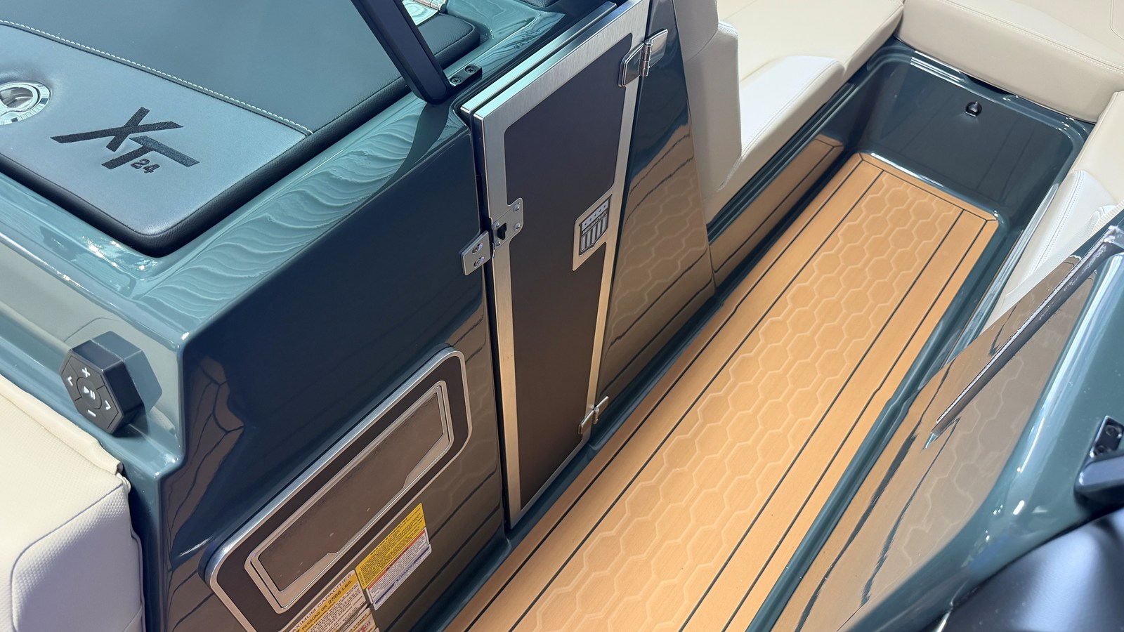 2027 Mastercraft XT24 85