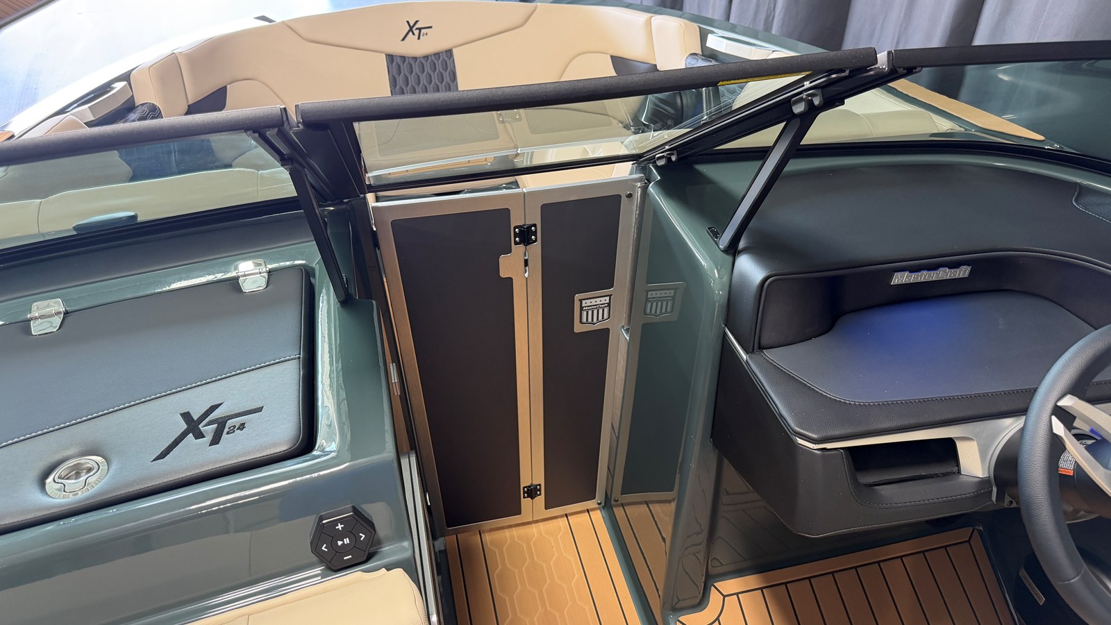 2027 Mastercraft XT24 86