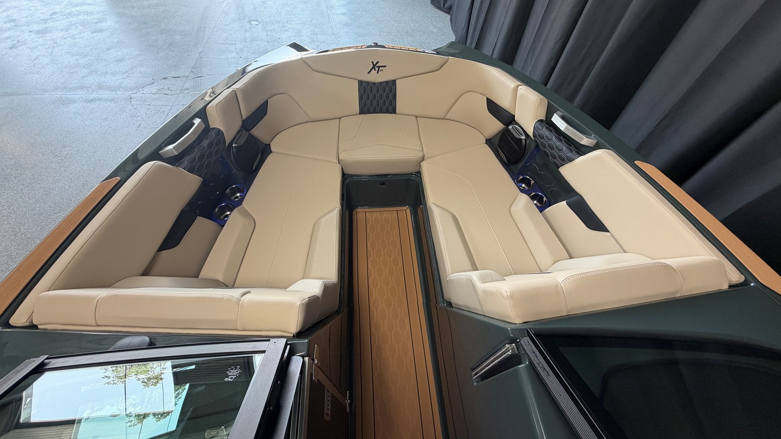 2027 Mastercraft XT24 87