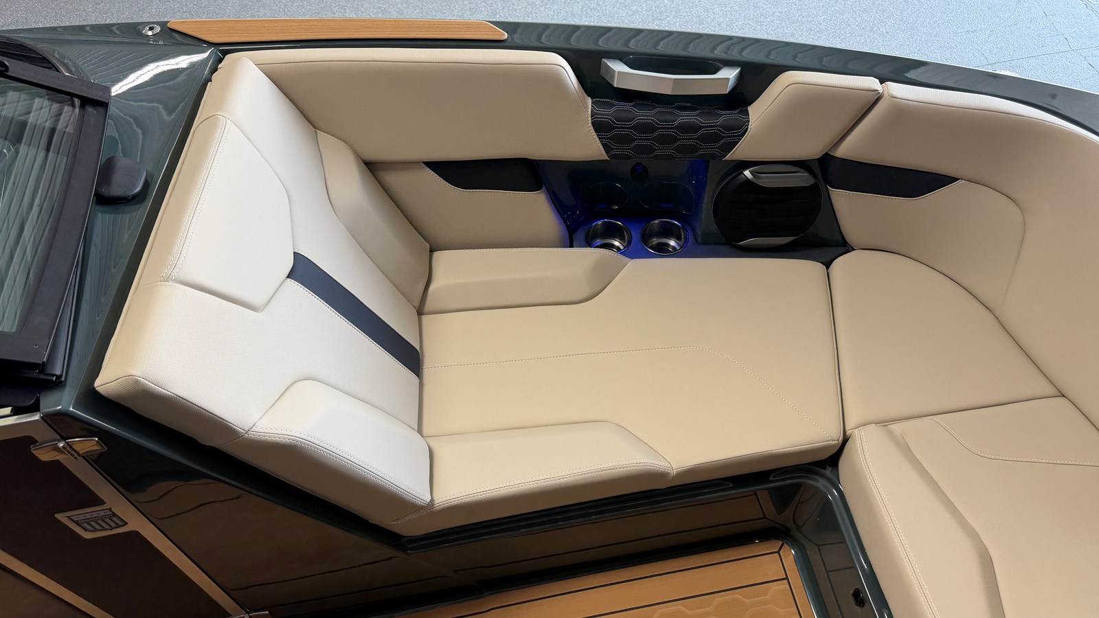 2027 Mastercraft XT24 88