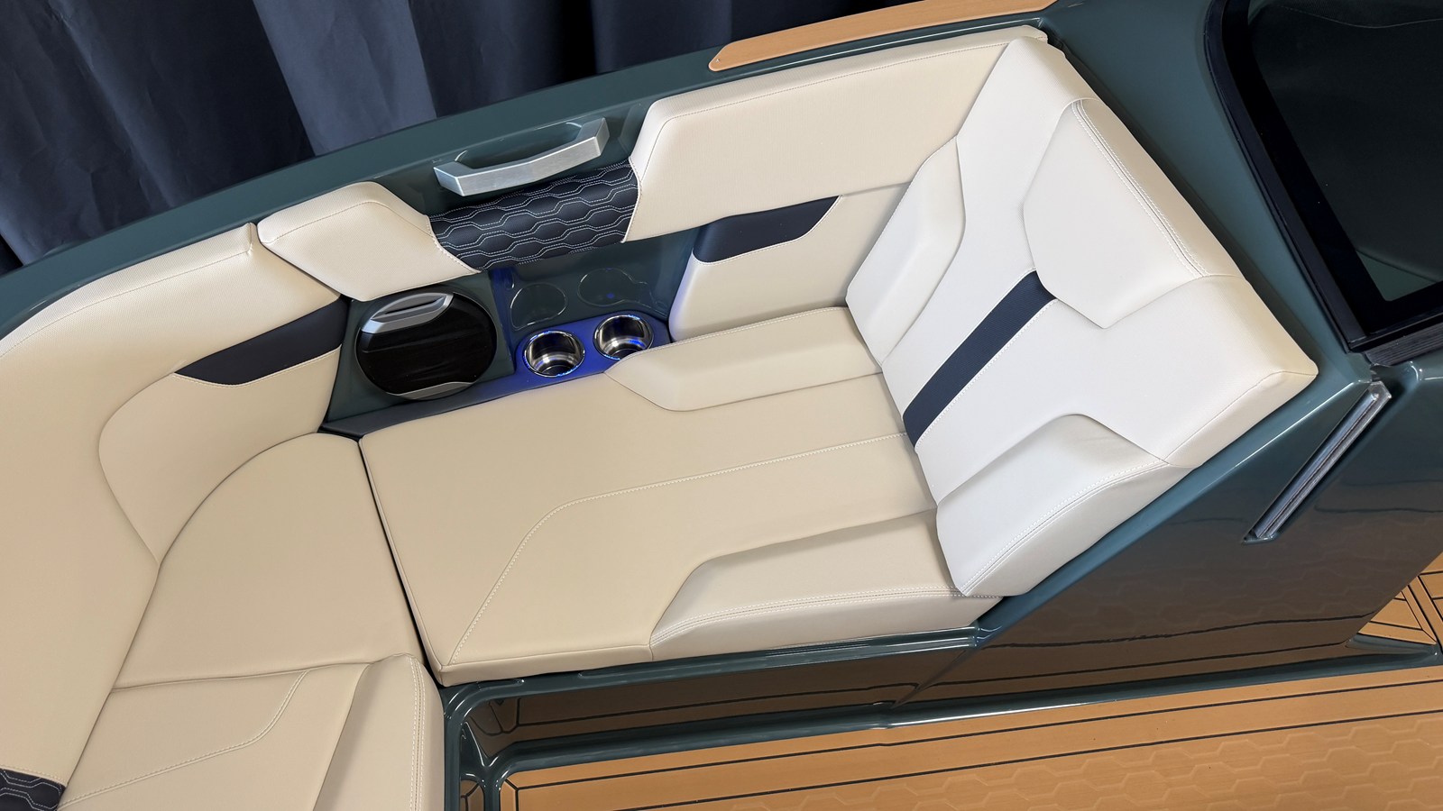 2027 Mastercraft XT24 92