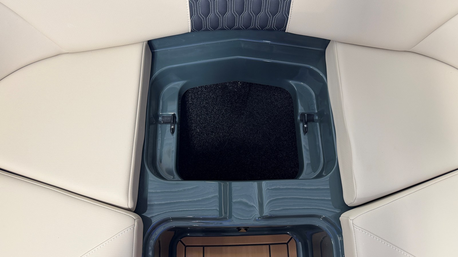 2027 Mastercraft XT24 96