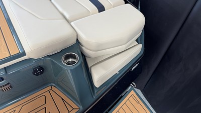 2027 Mastercraft XT24 18