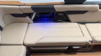 2027 Mastercraft XT24 44