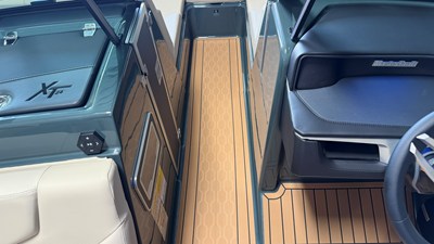 2027 Mastercraft XT24 80