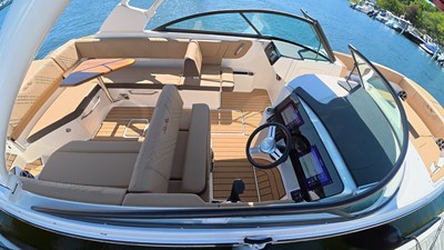 Sea Ray SDX 270 Outboard 6 2027 Sea Ray SDX 270 Outboard 7