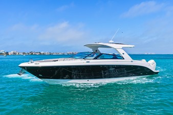 Sea Ray SLX 400 Outboard 1 2026 Sea Ray SLX 400 Outboard 2