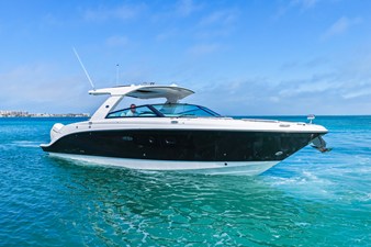 Sea Ray SLX 400 Outboard 3 2026 Sea Ray SLX 400 Outboard 4