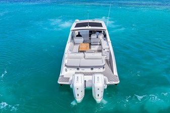 Sea Ray SLX 400 Outboard 7 2026 Sea Ray SLX 400 Outboard 8